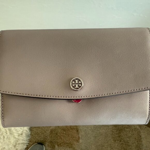 Tory Burch Saffiano Leather Crossbody / Wallet on Chain – Taupe - Picture 2 of 10